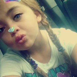 Meet your Posher, Chloe